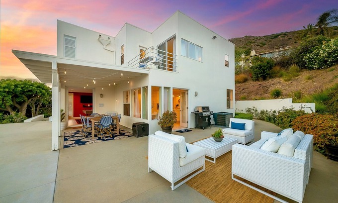 Western Malibu House | Ocean-view retreat with hot tub, grill, patio, pool table, & fitness studio