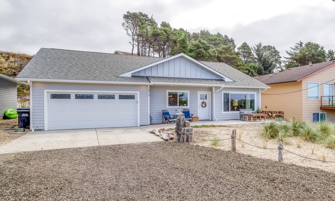 Bayshore House | Ocean view short walk to the beach