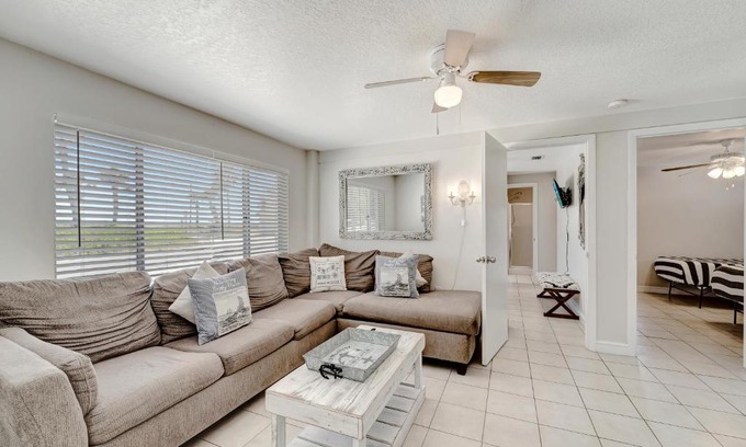 Ilexhurst Apartment | Ocean View Suite