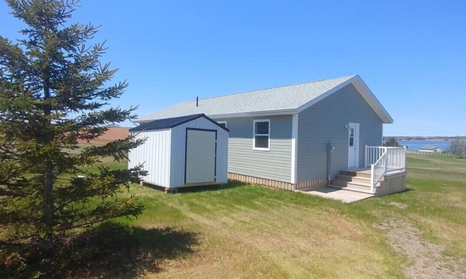 Clinton House | OCEAN VIEW - SUNSET VIEW - BEACH ACCESS - SCREEN ROOM