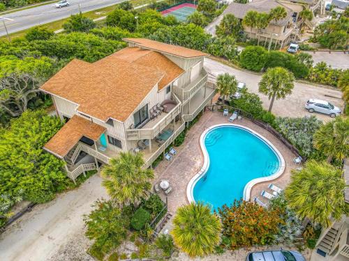 Sea Dunes House | Ocean view townhome overlooking pool - Car Free Beach - Sea Dune Green Turtle C-10