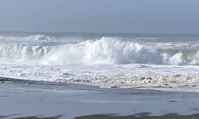 Gold Beach House | Ocean view townhouse Hot Tub. Pet Friendly. Two minute walk to the beach.