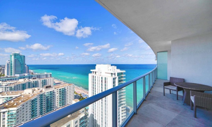 Hollywood South Central Beach Apartment | Ocean View W/Direct Beach Access