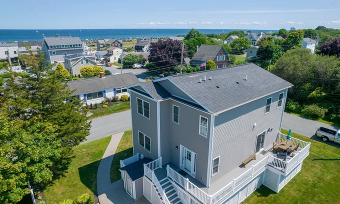 Narragansett House | Ocean Views,150 yards to Scarborough Beach, 6 Bedrooms, 3.5 Bathrooms