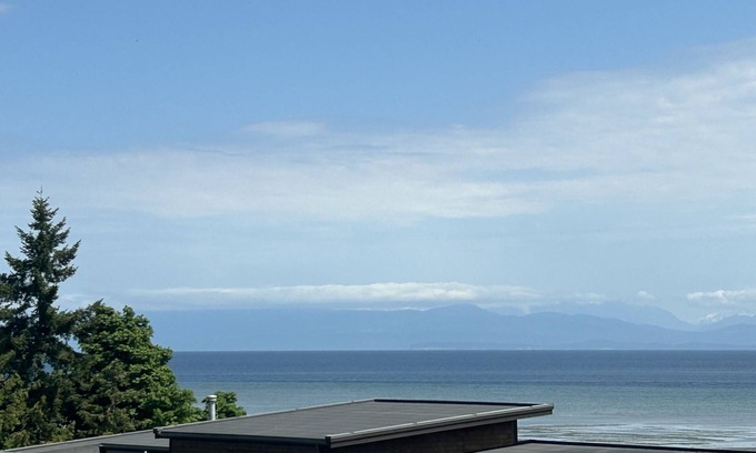 Regional District of Nanaimo House | Ocean Views - 2 bedroom 2 bathroom townhouse NEW w/beach access, pool, hot tub