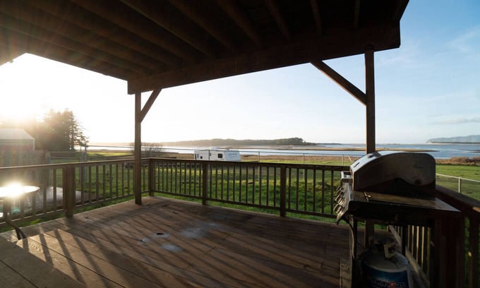 Cloverdale House | Ocean Views in Tierra Del Mar! Two Large Decks-Fenced Yard-Pet Friendly!