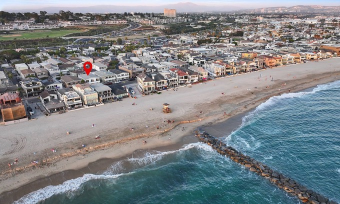 West Newport House | Ocean Views. Modern 3Bed 2Bath Sleep 9people Steps to the Water.
