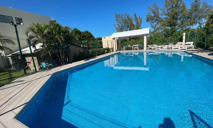 Zona Hotelera Villa | Ocean Villa in Cancun with pool & lake view