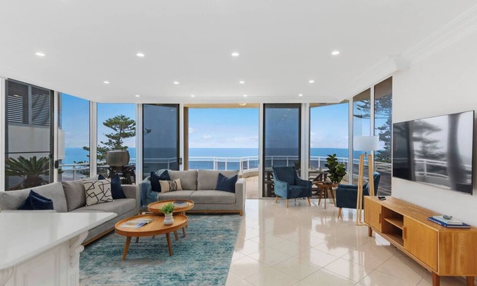 Wollongong CBD Apartment | Ocean Vista Escape A Lofty Beachfront Penthouse