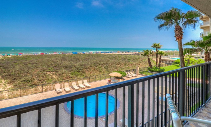 South Padre Island Condo | Ocean Vista Gem: Stunning Beachfront Condo with Breathtaking Views!🌅