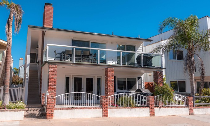 Santa Ana Heights House | Oceanaire Six Bedroom Duplex Steps Away From The Sand With AC