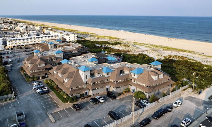 Ship Bottom Condo | Oceanfront 3 bed 2 bath Condo, Pool, Pvt Bch Access
