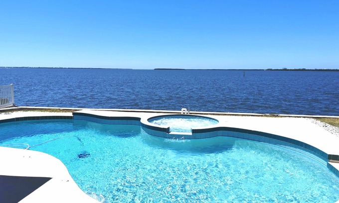 Palmetto House | Oceanfront 3-bedroom house on Terra Ceia Bay, Palmetto, Florida, USA
