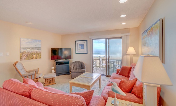 Kill Devil Hills House | Oceanfront 5188 - Casa Del Sol 6: A spacious 2-bedroom, 2.5-bath condo in Kill Devil Hills, NC