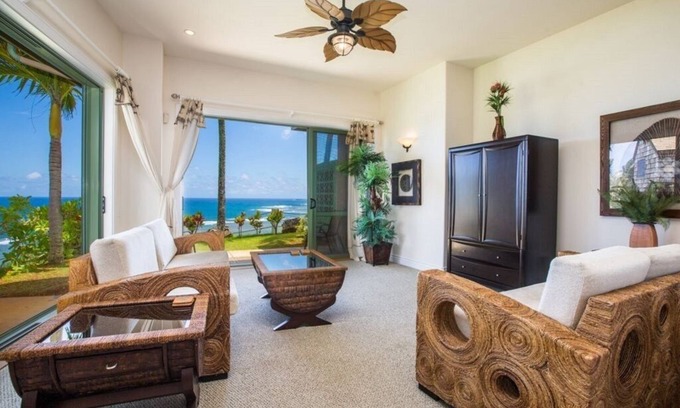 Princeville Condo | Oceanfront Air Conditioned Condo ~ Walk to Beach ~ Amazing Views