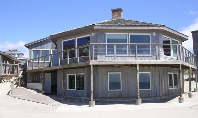 Kiwanda Shores House | OCEANFRONT-An Invitation to Unobstructed Ocean Views