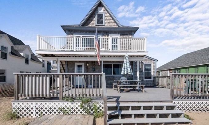 Salisbury Beach Cottage | Oceanfront beach house with spacious deck!