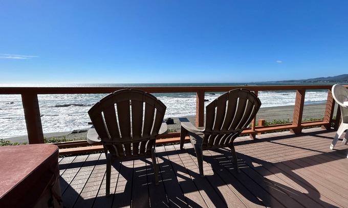 Smith River Apartment | Oceanfront Cabin 10 Jacuzzi Breathtaking Views