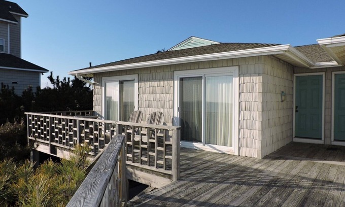 Emerald Isle House | Oceanfront Charm 2BR Cottage Perfect for a Cozy Coastal Escape
