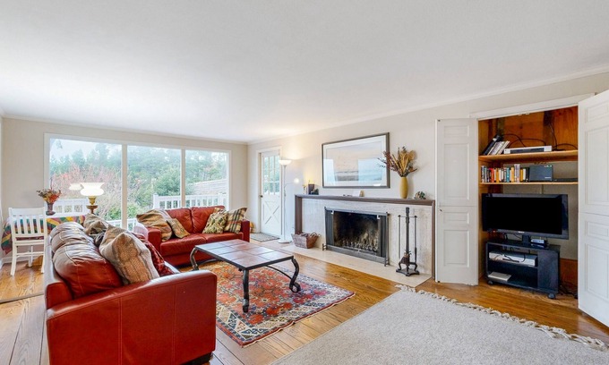 Klipsan Beach House | Oceanfront charmer with wood fireplace, games, & scenic deck - dog-friendly