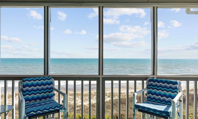Pine Knoll Shores Condo | Oceanfront Condo-Breakers C32