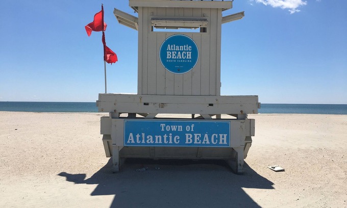 Atlantic Beach Apartment | 🏖Oceanfront Complex🐬Private Beach Access 🏄 Pool🦀WiFi🚴Kitchen