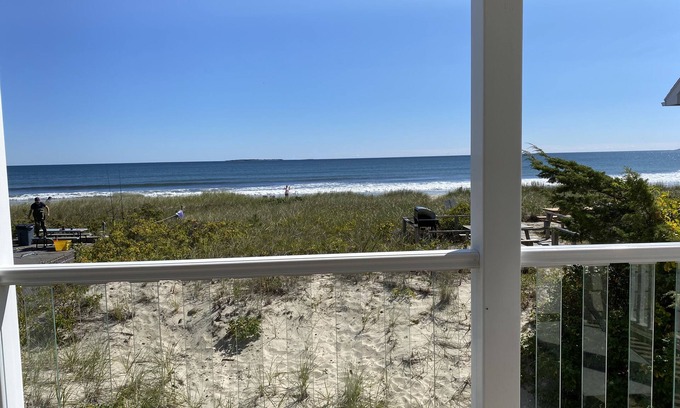 Old Orchard Beach Condo | Oceanfront condo 1 mile from the pier