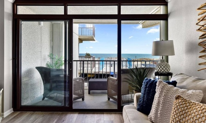 Midtown Ocean City Condo | Oceanfront Condo: Beach, Pool & Balcony Views!