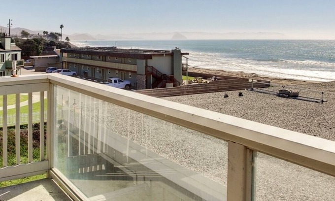 Cayucos Condo | Oceanfront Condo Escape w/ Grill, Walk to Beach!