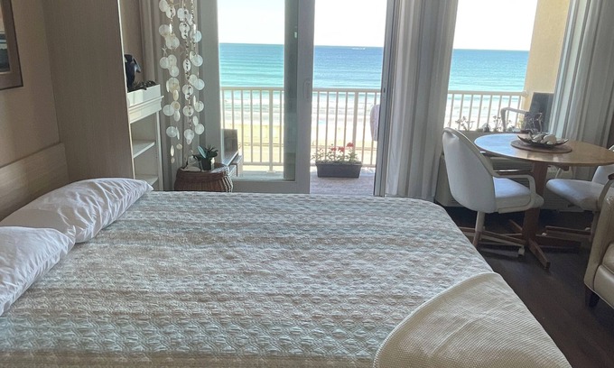 Hampton Condo | Oceanfront Condo-Great Views!