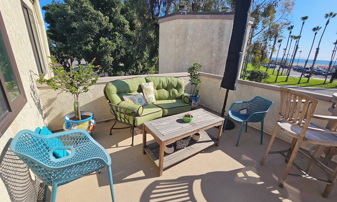 Port Hueneme Condo | Oceanfront Condo Steps from the Beach w/Unobstructed Beach/Pier/Island Views
