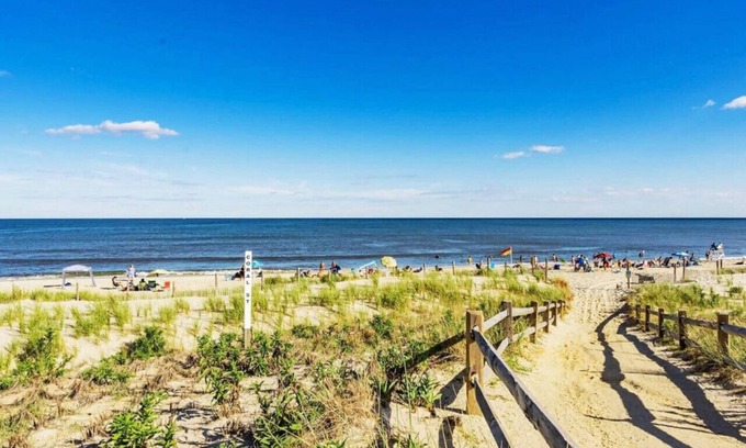 Beach Haven Apartment | Oceanfront condo with ocean view