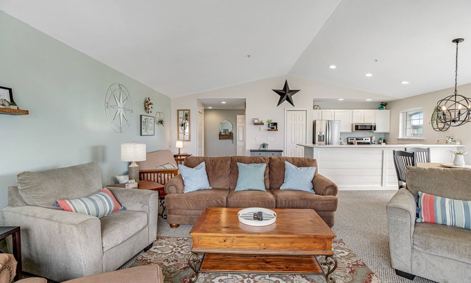Westport Condo | Oceanfront condo with balcony, telescope, W/D, pool, & hot tub