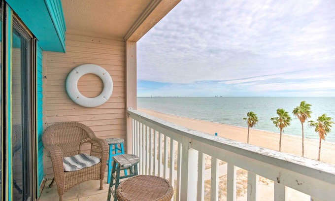 North Beach Condo | Oceanfront Corpus Christi Condo w/Pool!