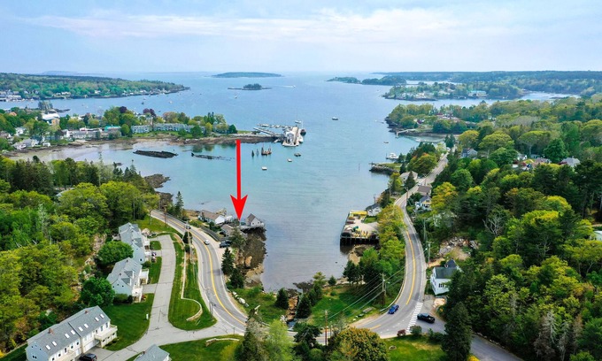 Boothbay Harbor House | Oceanfront Cottage & Studio on Mill Cove w/Water Views, Deck - Walk Downtown