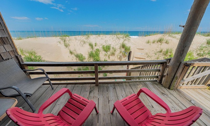 Colington House | Oceanfront Cottage - 3 bedroom & 2 bathrooms - Great Ocean Views