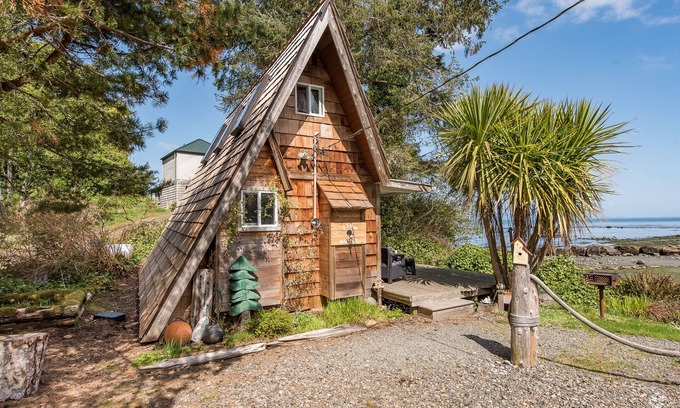 Sekiu Cottage | OceanFront Cottage, Beachwander for miles &/or explore the Olympic National Park