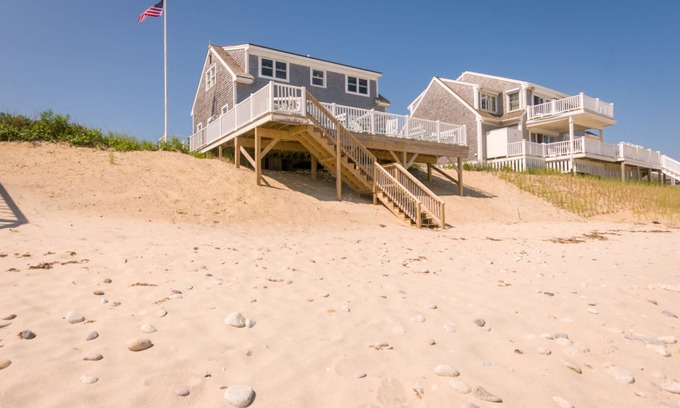 East Sandwich House | Oceanfront dog friendly cottage on Spring Hill Beach with AC