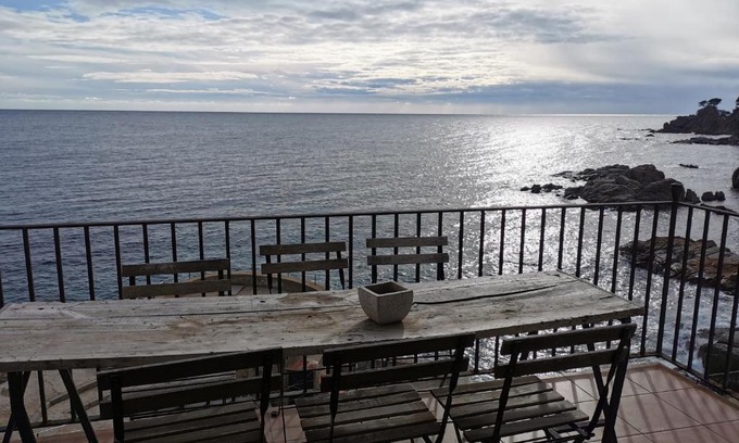 Calella de Palafrugell Apartment | Oceanfront apartment 30 steps from the beach
