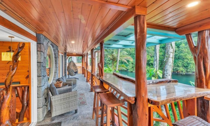 Kapoho House | Oceanfront Estate: The Honolii Hale