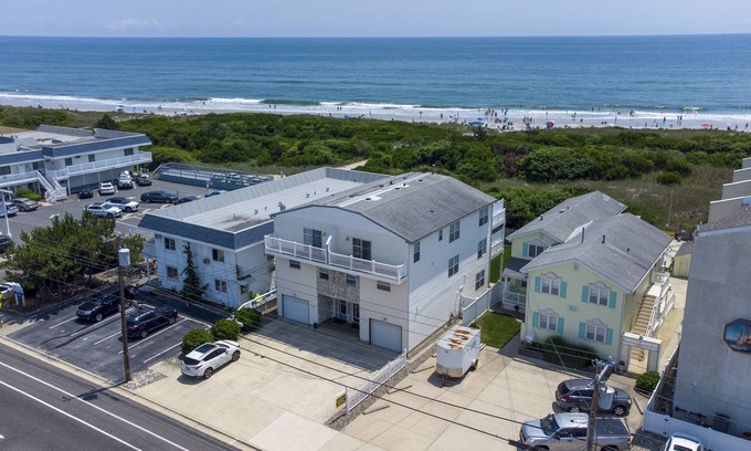 Brigantine House | Oceanfront! Fenced in back yard! Pet Friendly! Come visit anytime👍