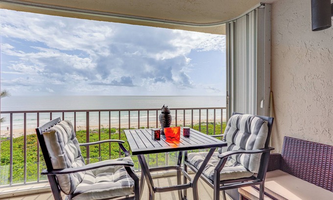Fort Pierce Shores Condo | Oceanfront Fort Pierce Condo: Pool & Beach Access!