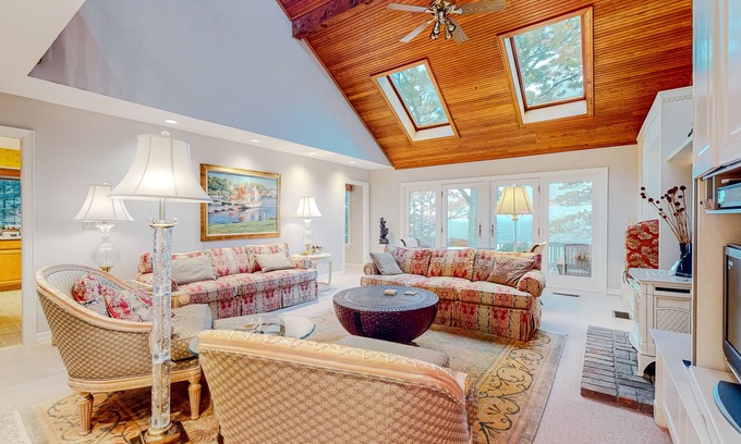 Camden House | Oceanfront home with amazing water views - central AC & washer/dryer