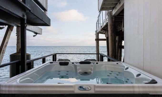Eastern Malibu House | Oceanfront Home with Hot Tub and Rooftop Terrace