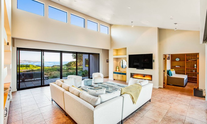 Sea Ranch House | Oceanfront Home with Ocean Views, High-Speed WiFi, Gas Fireplace, & Washer/Dryer