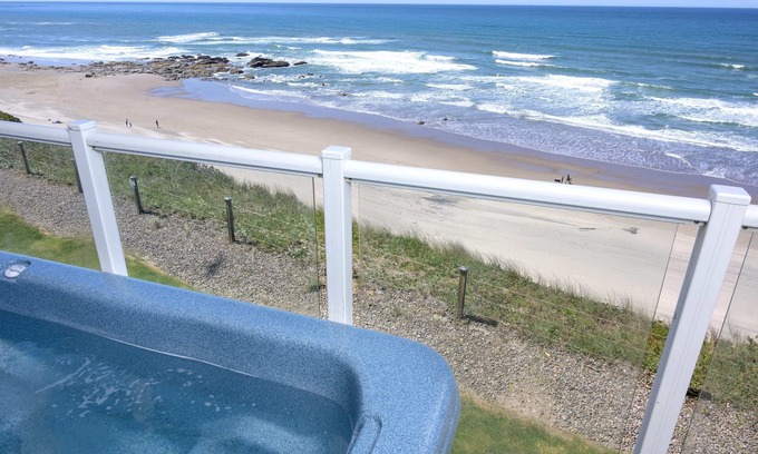 Lincoln City Condo | Oceanfront, Hot Tub, Onsite Pool | Pacific Pearl