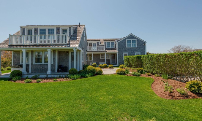 Wauwinet House | Oceanfront House & Studio in Squam with Private Stairs to the Beach
