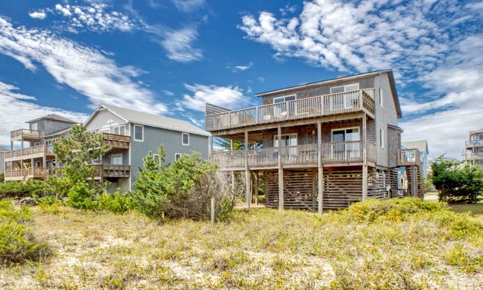 Waves House | Oceanfront house w/private hot tub, balcony, washer/dryer, WiFi, central AC