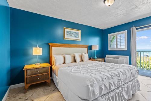 Fort Pierce House | Oceanfront Inn Room #19- Ocean View Balcony King Bed