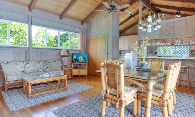 Honaunau-Napoopoo House | Oceanfront Kealakekua Bay Retreat w/Breathtaking Views from Every Room